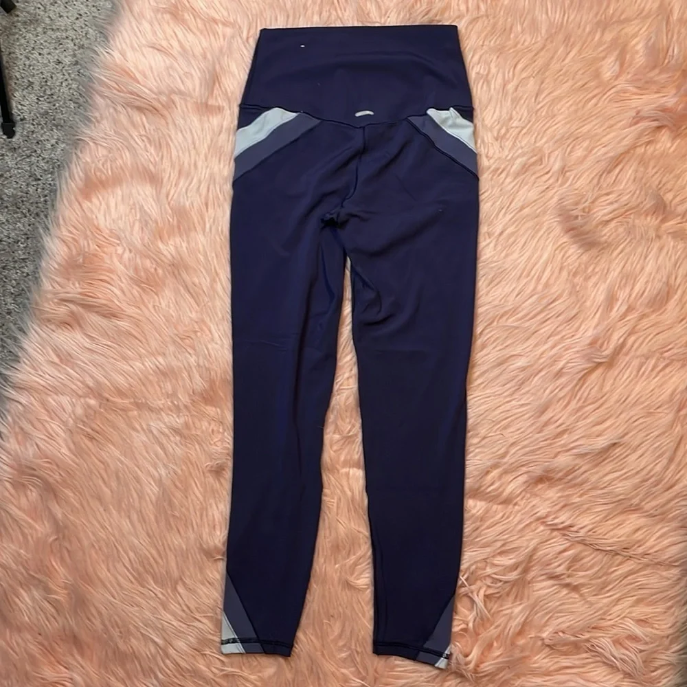 Aerie Chill Play Move Blue & White Striped High Rise Leggings Size Small‎